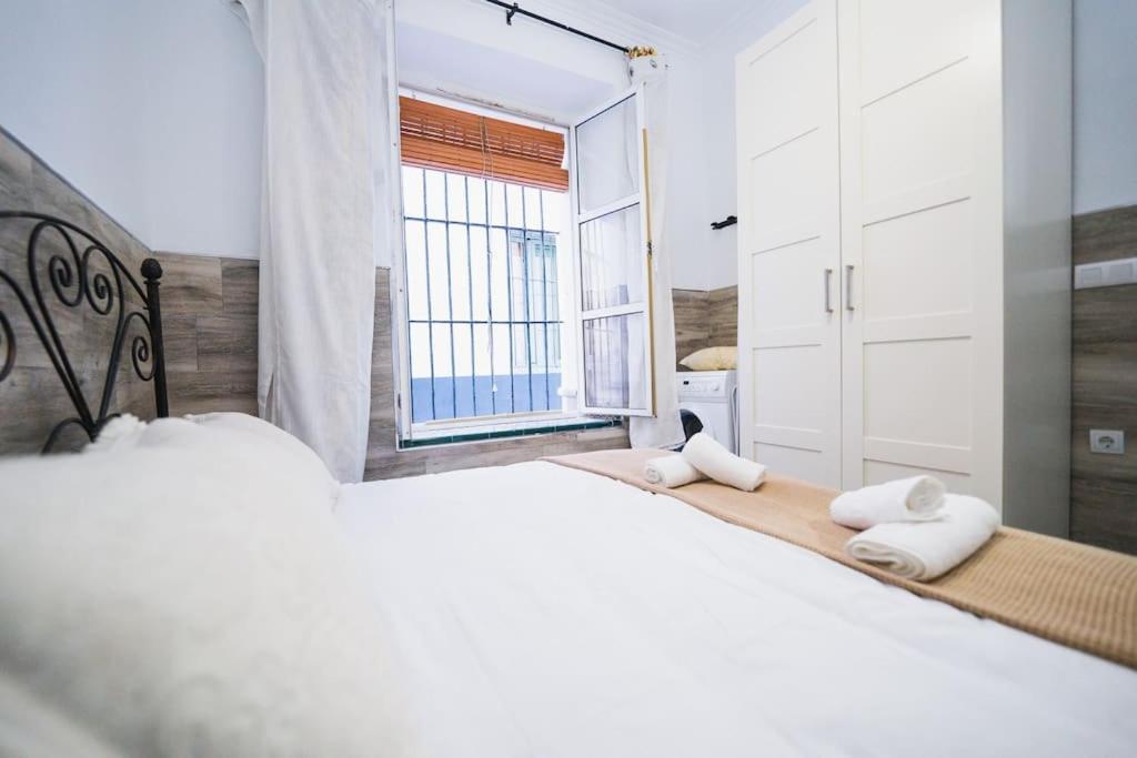 Apartamento En El Barrio De San Lorenzo, Junto A La Basilica Del Gran Poder Sevilla Bagian luar foto